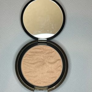 Becca bronzer